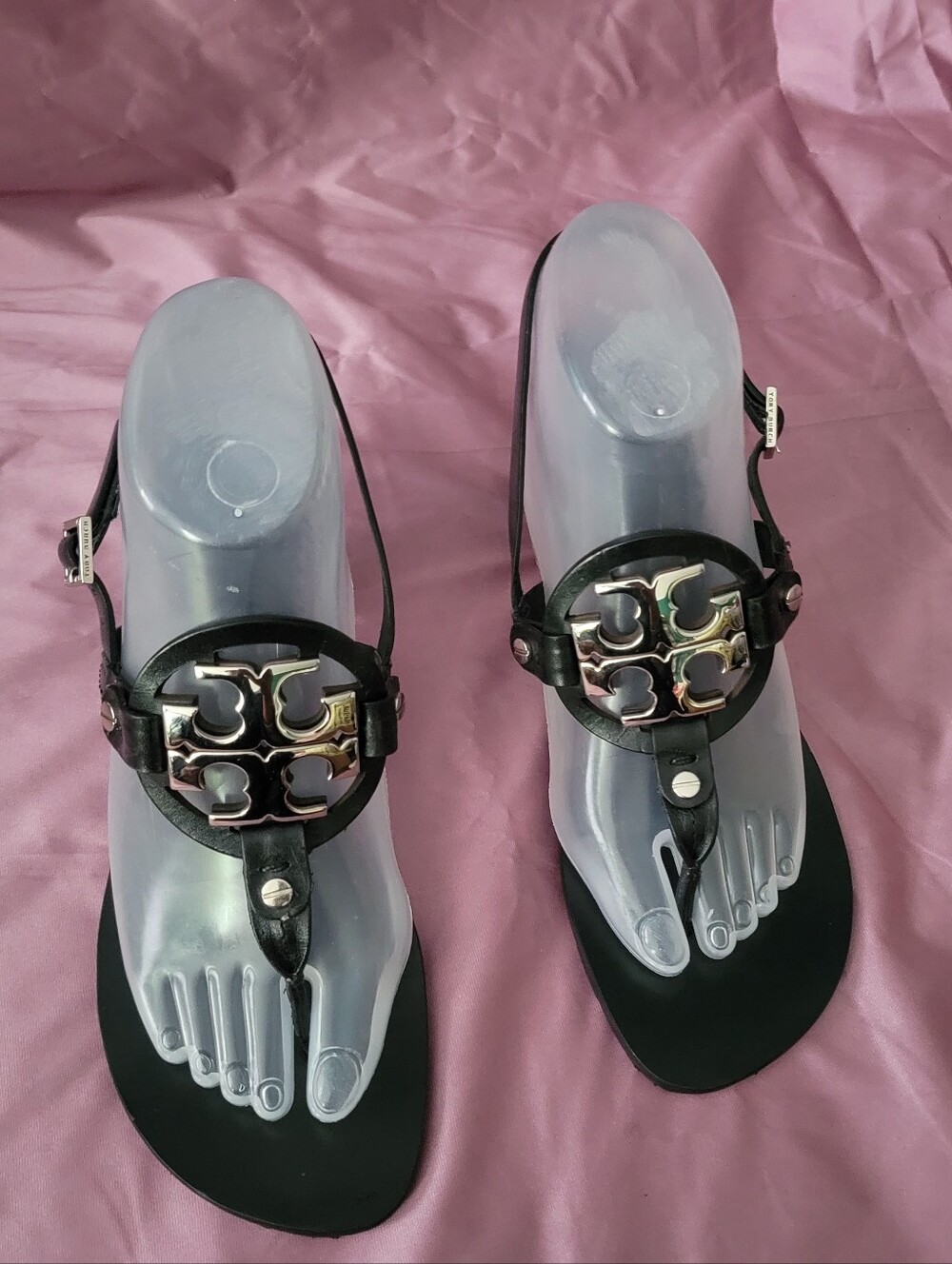 Tory Burch Black Leather Thong Sandals with Gold-Accented Logo Low Heels Size8.5